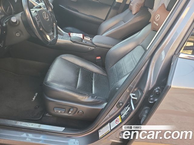 Lexus NX 2017 — photo 15