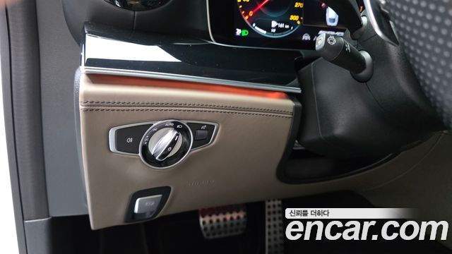 Mercedes-Benz AMG GT 2021 — photo 26
