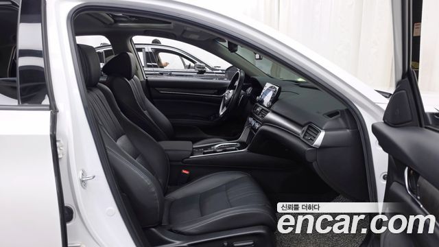 Honda Accord 2021 — photo 17