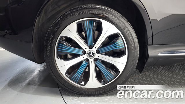 Mercedes-Benz EQC 2020 — photo 5