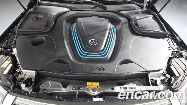 Mercedes-Benz EQC 2020 — photo 6