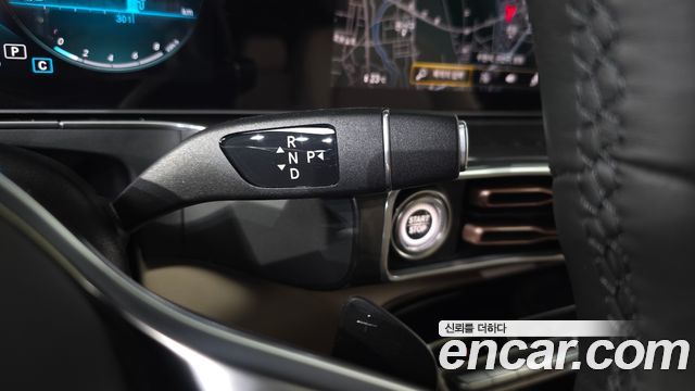 Mercedes-Benz EQC 2020 — photo 9