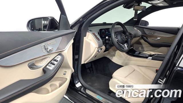 Mercedes-Benz EQC 2020 — photo 10
