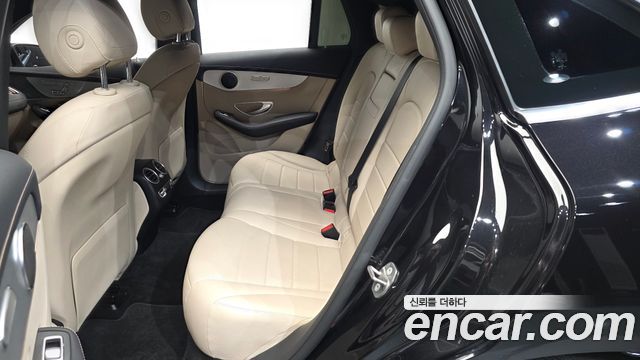 Mercedes-Benz EQC 2020 — photo 11