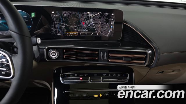 Mercedes-Benz EQC 2020 — photo 12