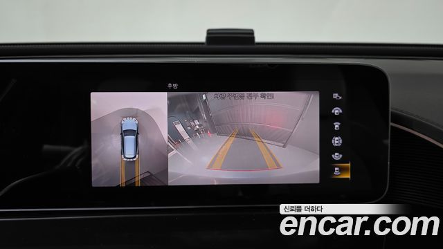 Mercedes-Benz EQC 2020 — photo 14