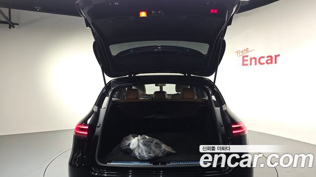 Mercedes-Benz EQC 2020 — photo 19