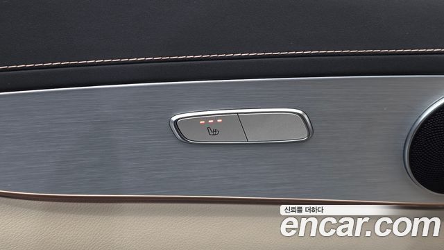 Mercedes-Benz EQC 2020 — photo 20