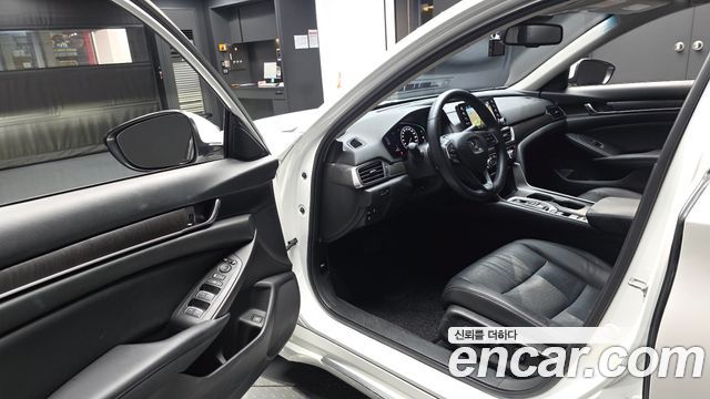 Honda Accord 2018 — photo 13