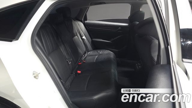 Honda Accord 2018 — photo 17