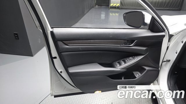 Honda Accord 2018 — photo 14