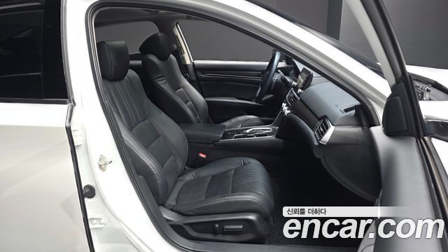 Honda Accord 2018 — photo 16