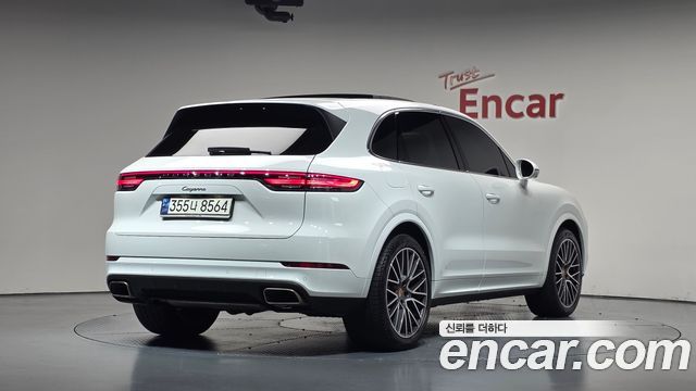 Porsche Cayenne 2021 — photo 2