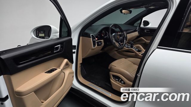 Porsche Cayenne 2021 — photo 13