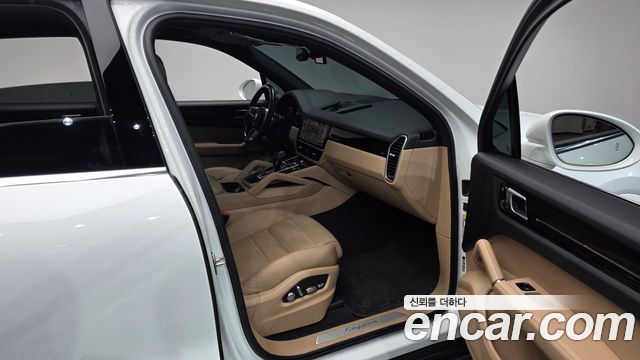 Porsche Cayenne 2021 — photo 17