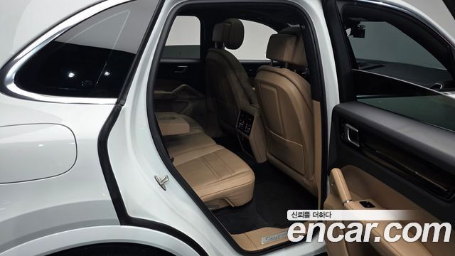 Porsche Cayenne 2021 — photo 18