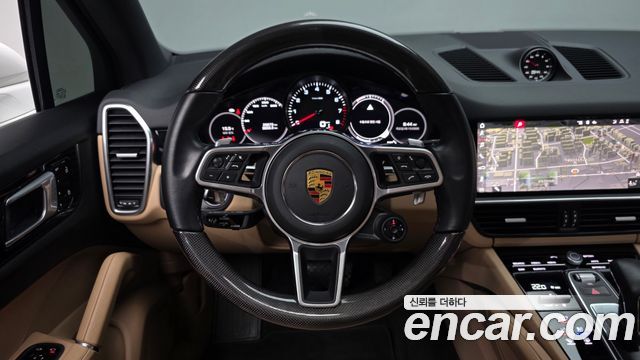 Porsche Cayenne 2021 — photo 19