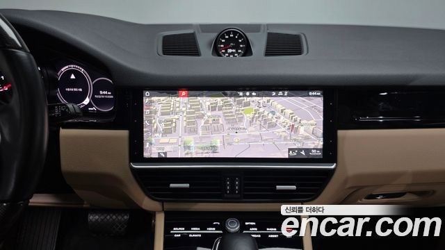 Porsche Cayenne 2021 — photo 20