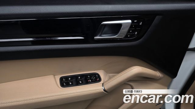 Porsche Cayenne 2021 — photo 24