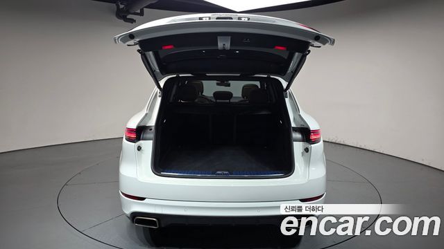 Porsche Cayenne 2021 — photo 26