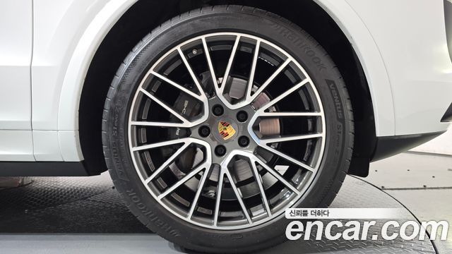 Porsche Cayenne 2021 — photo 7
