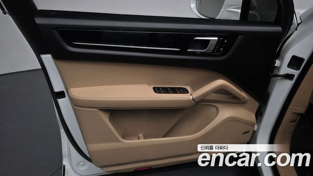 Porsche Cayenne 2021 — photo 14