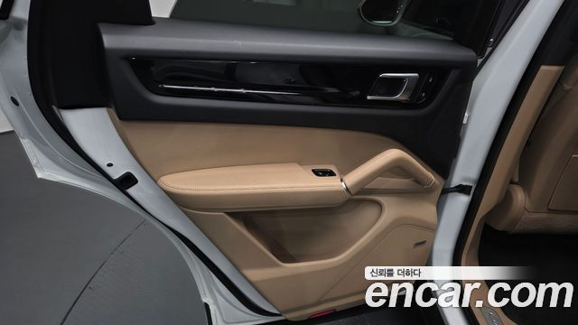 Porsche Cayenne 2021 — photo 15