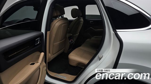 Porsche Cayenne 2021 — photo 16