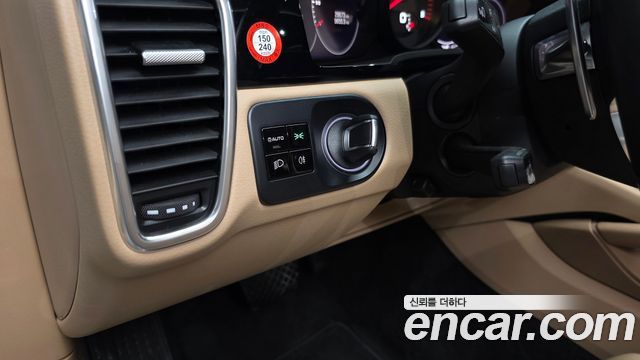 Porsche Cayenne 2021 — photo 29