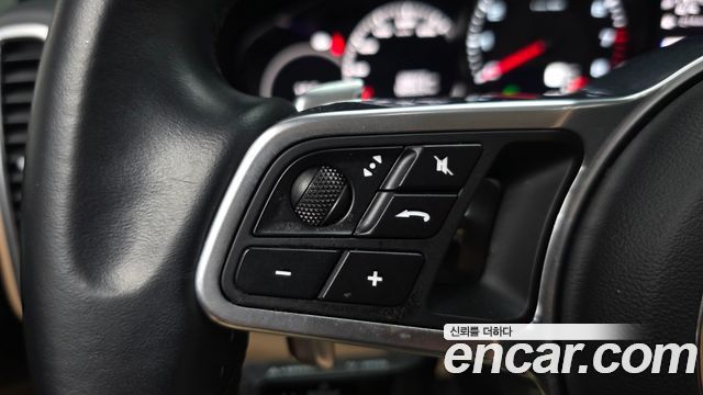 Porsche Cayenne 2021 — photo 30