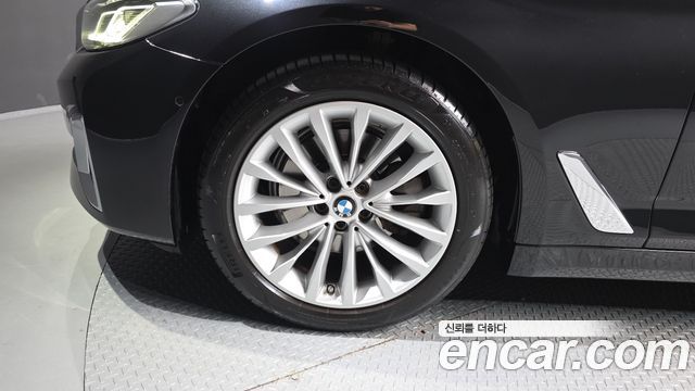 BMW 5-Series 2023 — photo 5