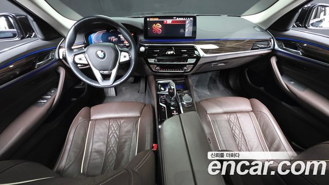 BMW 5-Series 2023 — photo 10