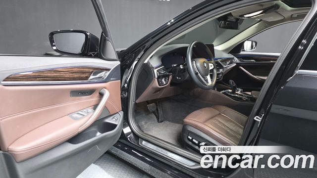 BMW 5-Series 2023 — photo 13