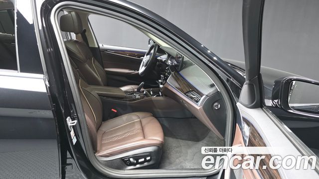 BMW 5-Series 2023 — photo 17