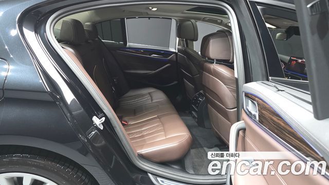 BMW 5-Series 2023 — photo 18