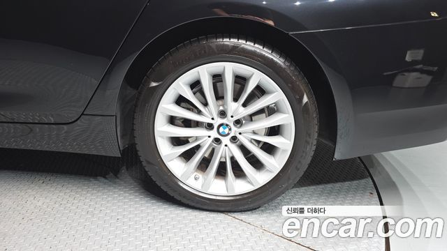BMW 5-Series 2023 — photo 7