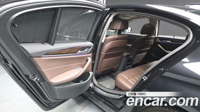 BMW 5-Series 2023 — photo 16