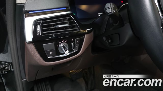 BMW 5-Series 2023 — photo 28