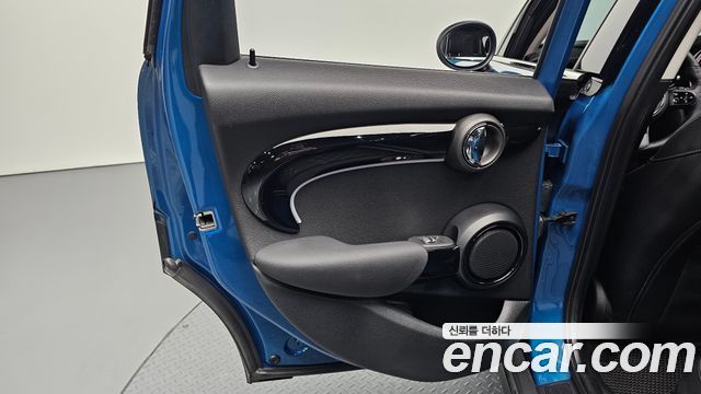 Mini Cooper 2022 — photo 15