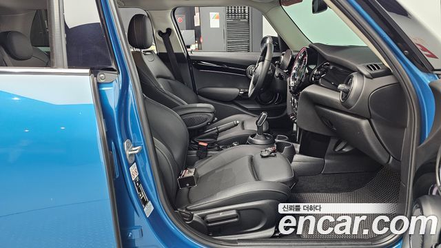 Mini Cooper 2022 — photo 16