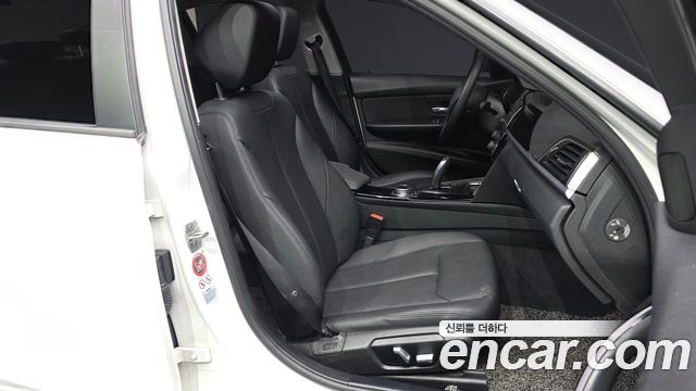 BMW 3-Series 2016 — photo 11