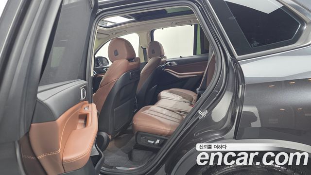 BMW X5 2022 — photo 17