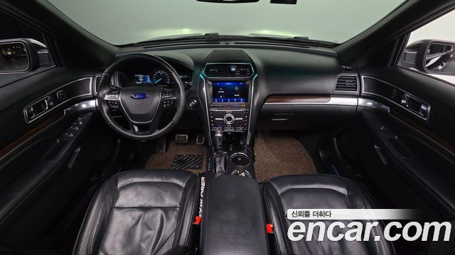 Ford Explorer 2017 — photo 10