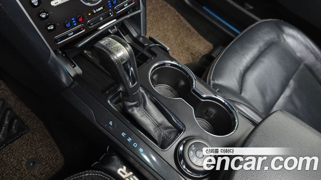 Ford Explorer 2017 — photo 12