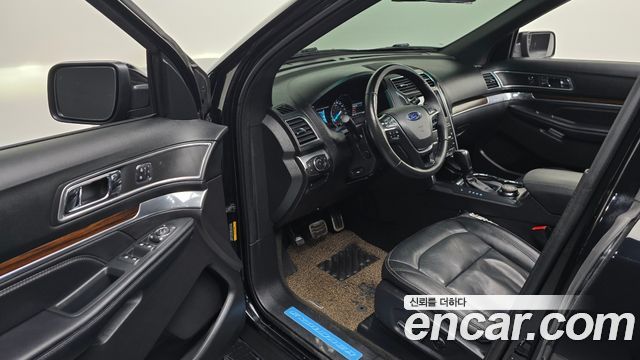 Ford Explorer 2017 — photo 13
