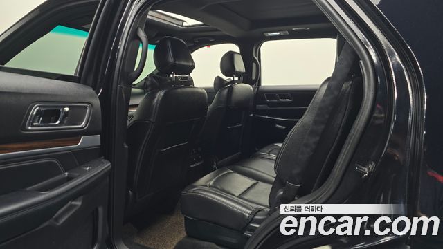 Ford Explorer 2017 — photo 17