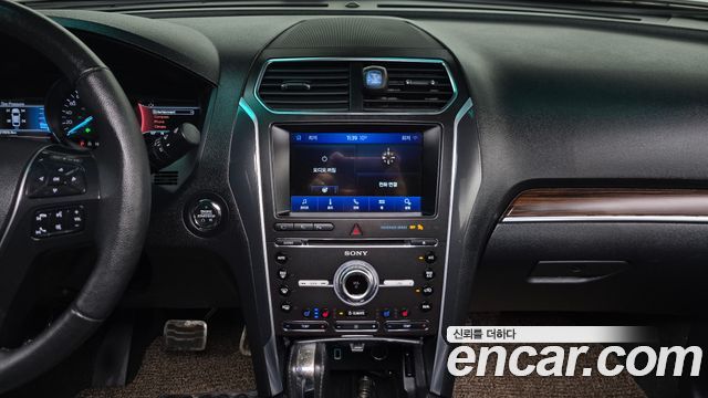 Ford Explorer 2017 — photo 19