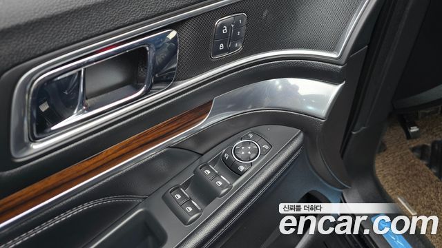 Ford Explorer 2017 — photo 21