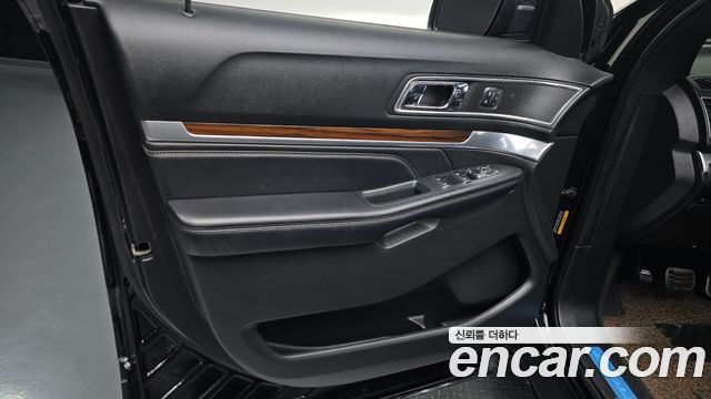 Ford Explorer 2017 — photo 14