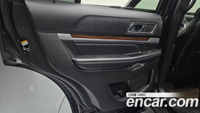 Ford Explorer 2017 — photo 15